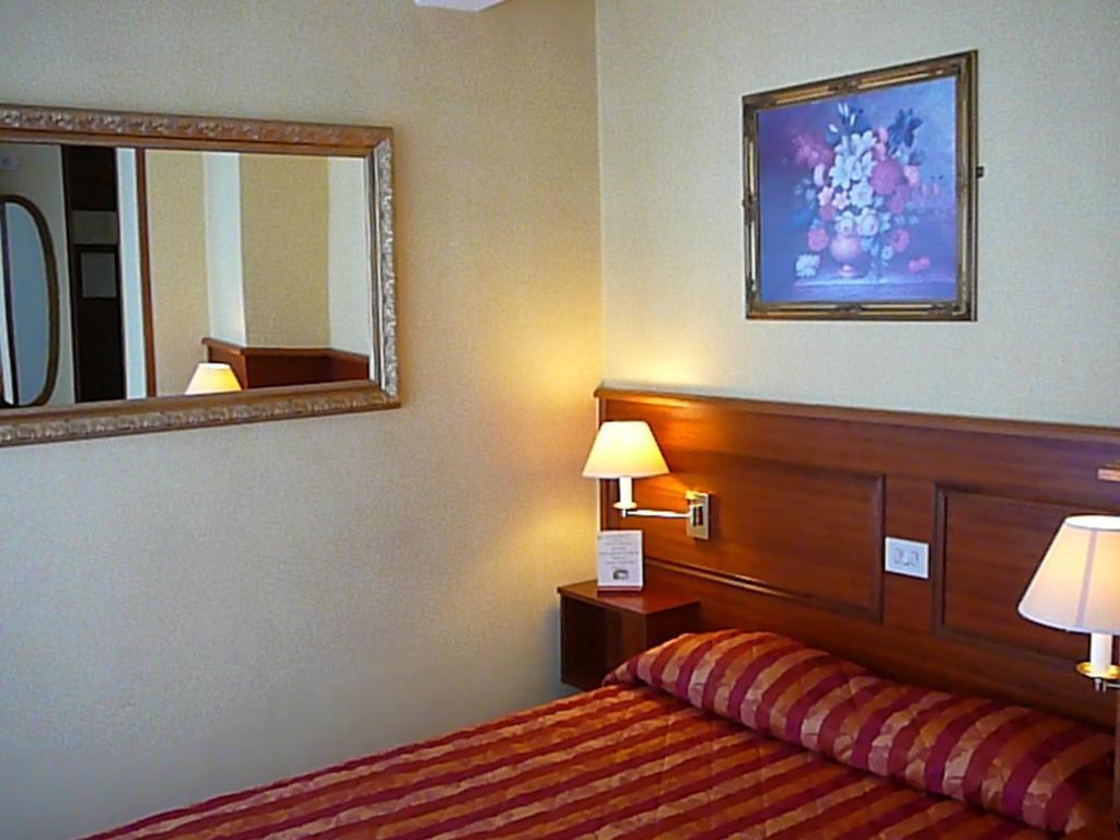 Logis Hôtel Hamiot Boulogne-sur-Mer Kamer foto